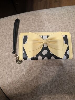 Betsey Johnson Polka Dot Wristlet Wallet with Yellow Black Bow Accent NWOT